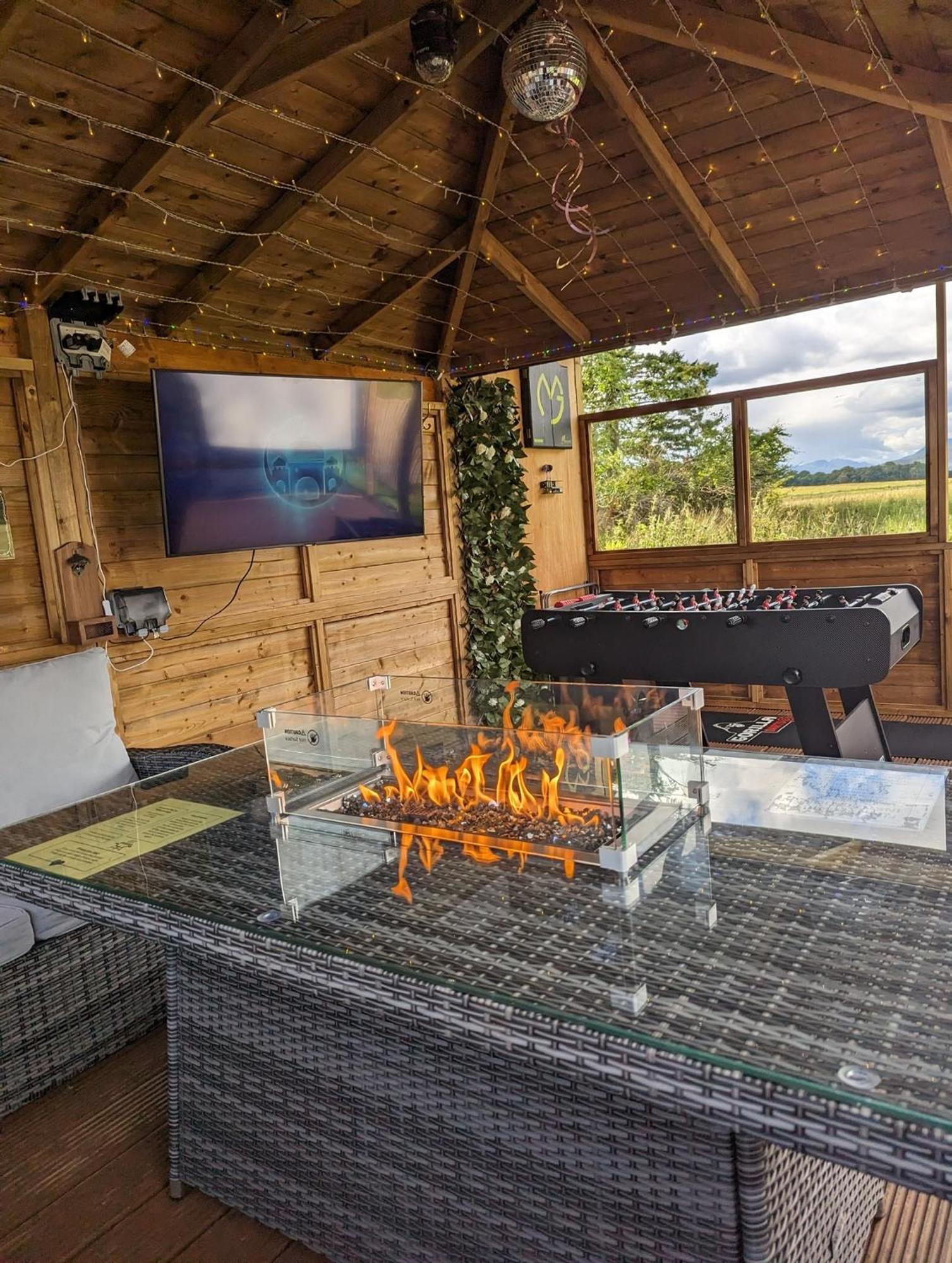 Finn Village "Mountain View Cottage" Private Garden, 9-Seater Hot Tub, Firepit & Pizza Stove Drymen Exterior foto